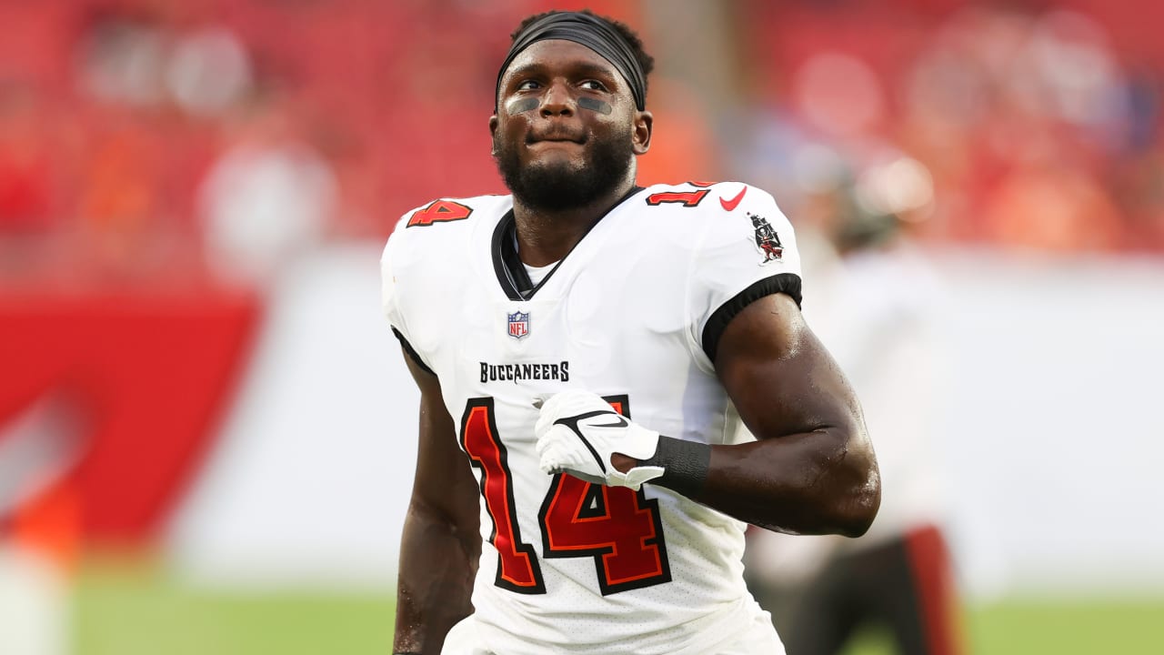 Bucs receiver Chris Godwin out with fractured finger